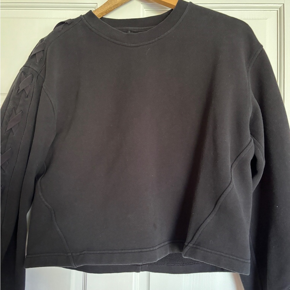 Lululemon Braided Sleeve Pullover Black Size 6 small Good condition no flaws